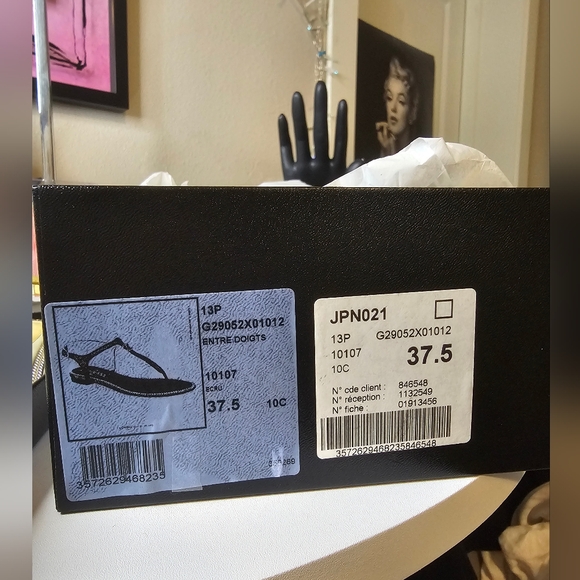 Chanel Beautiful CC Pearl Patent Leather Sandals! - Picture 11 of 16